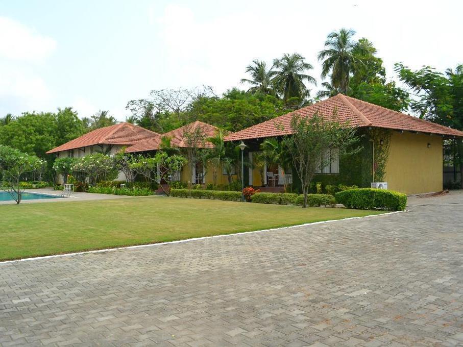 Hotel Riverside Resort And Spa Kumbakonam Bagian luar foto