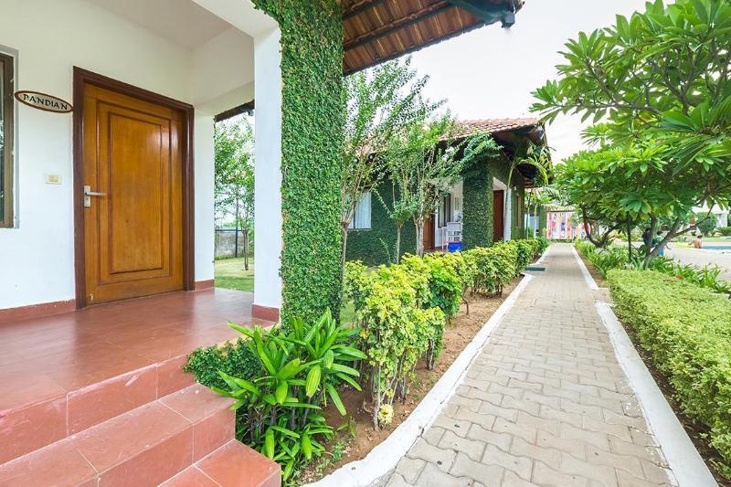 Hotel Riverside Resort And Spa Kumbakonam Bagian luar foto