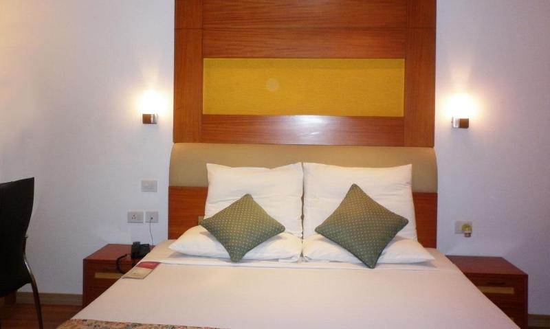 Hotel Riverside Resort And Spa Kumbakonam Bagian luar foto