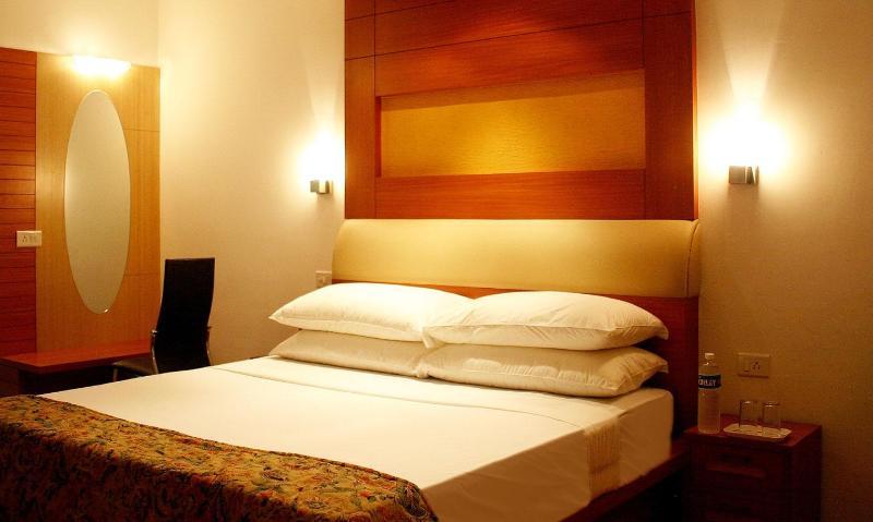 Hotel Riverside Resort And Spa Kumbakonam Bagian luar foto
