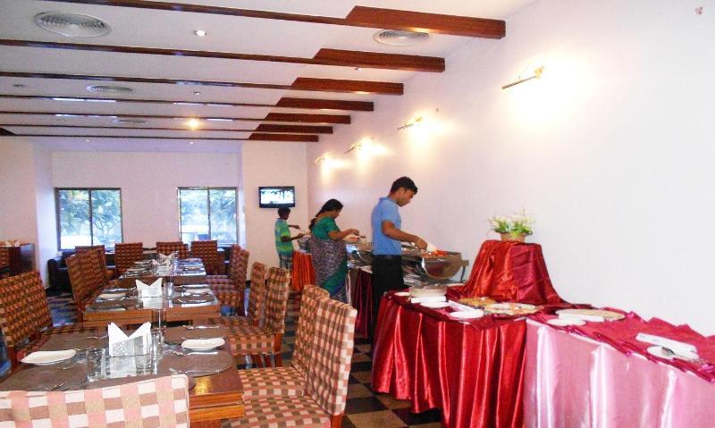 Hotel Riverside Resort And Spa Kumbakonam Bagian luar foto