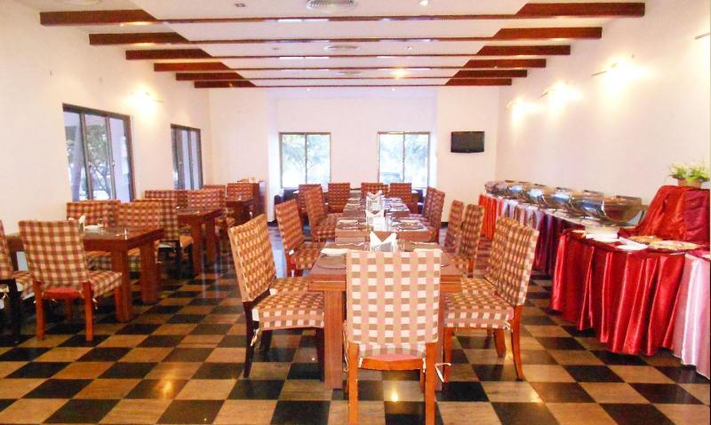 Hotel Riverside Resort And Spa Kumbakonam Bagian luar foto