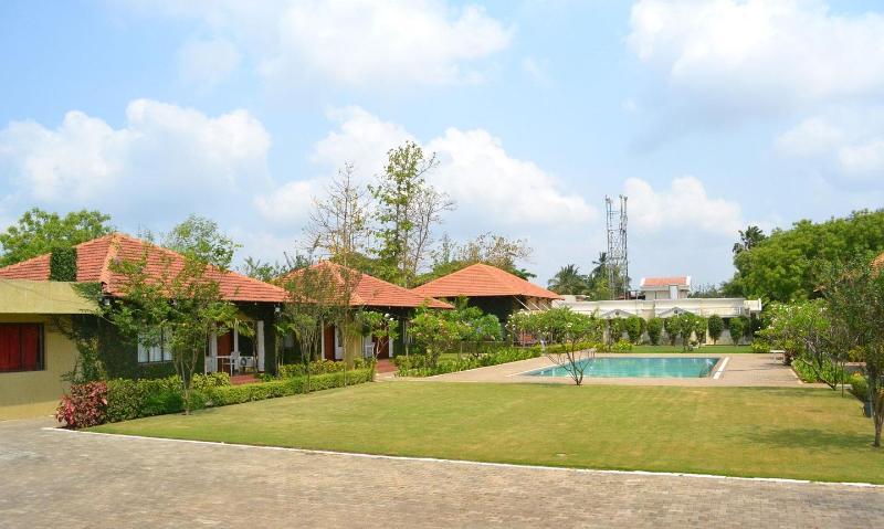 Hotel Riverside Resort And Spa Kumbakonam Bagian luar foto