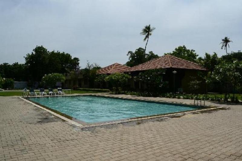 Hotel Riverside Resort And Spa Kumbakonam Bagian luar foto